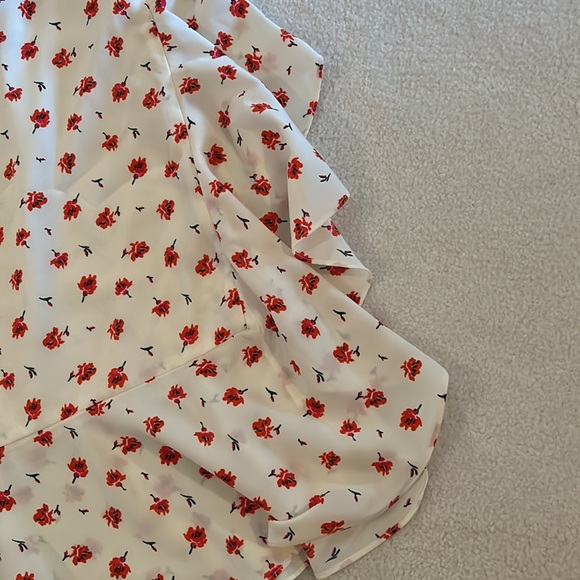 Sugar +lips brand. Size large. Cream with bright orange/touch of red flowers. - Picture 7 of 7